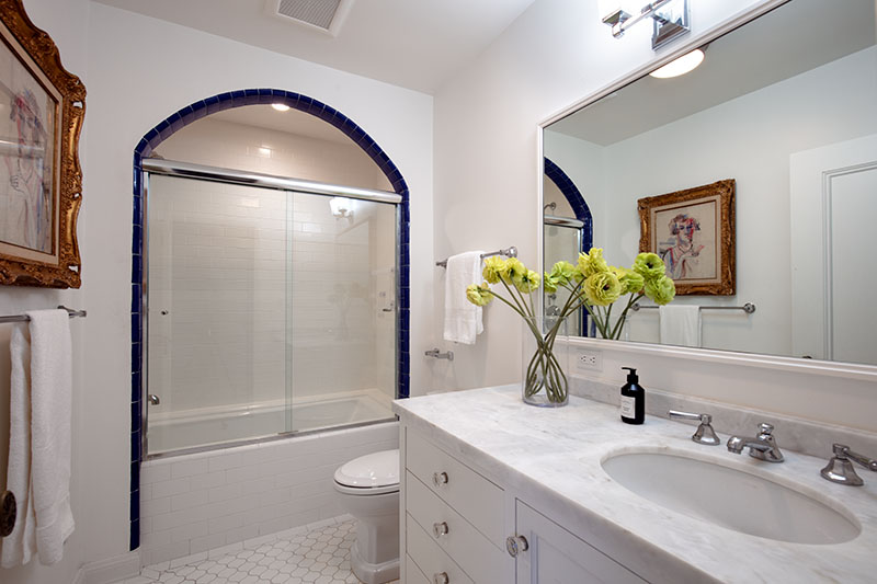 Walden Drive second bathroom